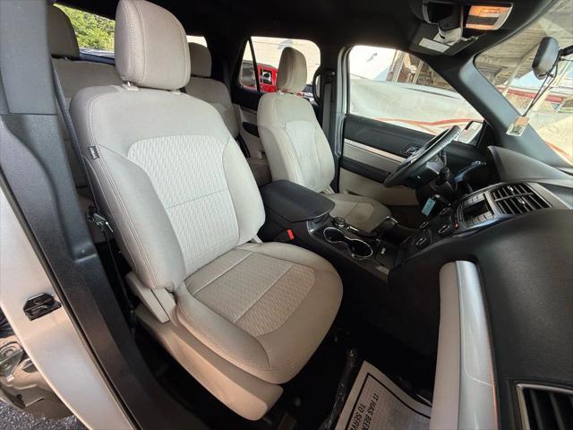 Photo of 2018 Ingot Silver Metallic Ford Explorer