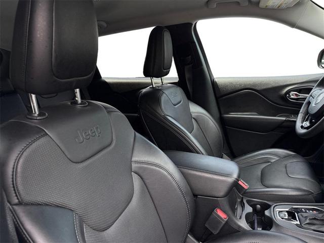 Photo of 2023 Diamond Black Jeep Cherokee