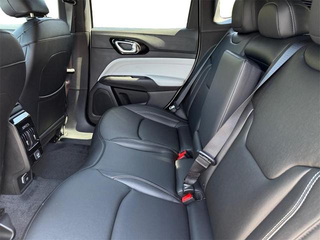 Photo of 2025 Bright White Clearcoat Jeep Compass