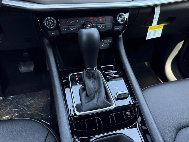 Photo of 2025 Bright White Clearcoat Jeep Compass