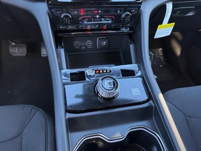 Photo of 2025 Bright White Clearcoat Jeep Grand Cherokee