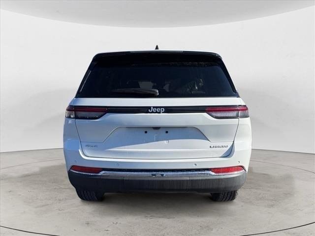 Photo of 2025 Bright White Clearcoat Jeep Grand Cherokee