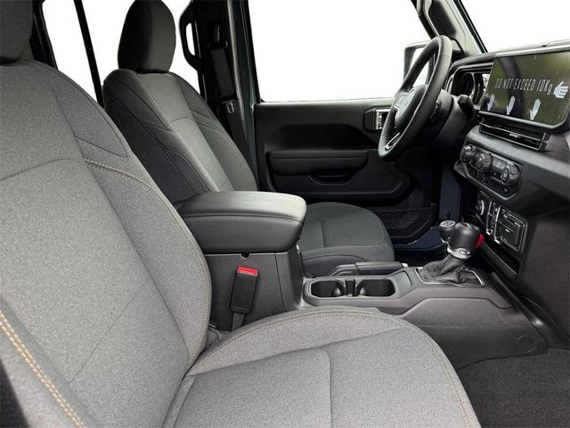 Photo of 2025 Anvil Clearcoat Jeep Wrangler