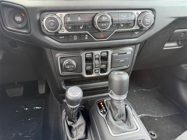 Photo of 2025 Anvil Clearcoat Jeep Wrangler