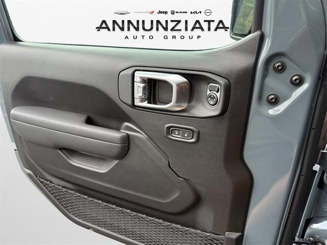 Photo of 2025 Anvil Clearcoat Jeep Wrangler