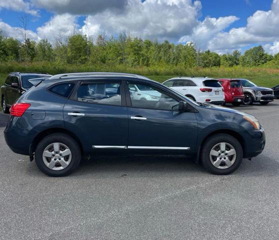Photo of 2015 Blue Nissan Rogue Select