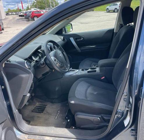Photo of 2015 Blue Nissan Rogue Select