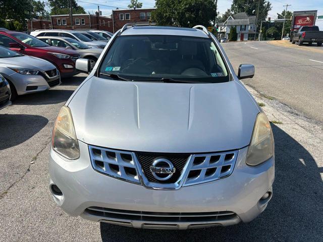 Photo of 2012 Silver Nissan Rogue