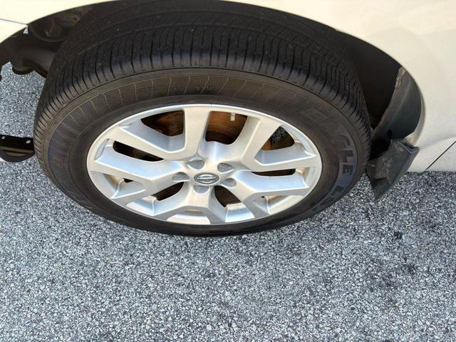 Photo of 2012 Silver Nissan Rogue