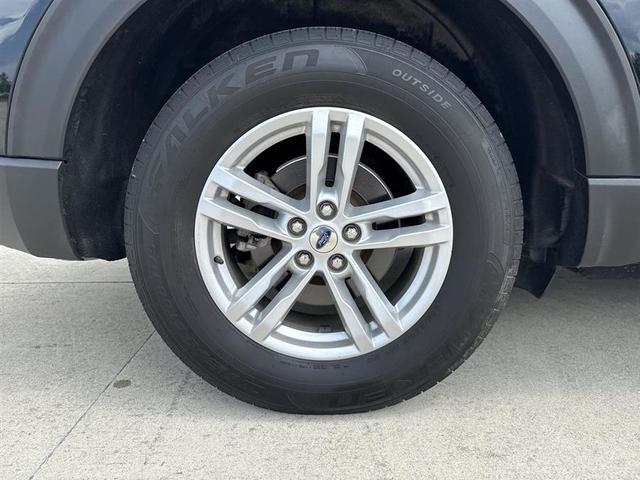 Photo of 2020 Black Ford Explorer