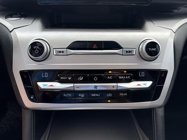 Photo of 2020 Black Ford Explorer