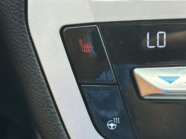 Photo of 2020 Black Ford Explorer