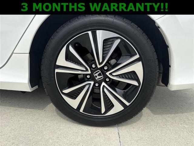 Photo of 2018 White Honda Civic