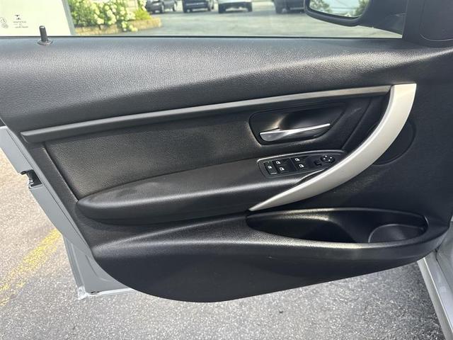 Photo of 2015 Silver BMW 320