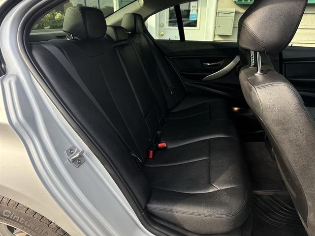 Photo of 2015 Silver BMW 320