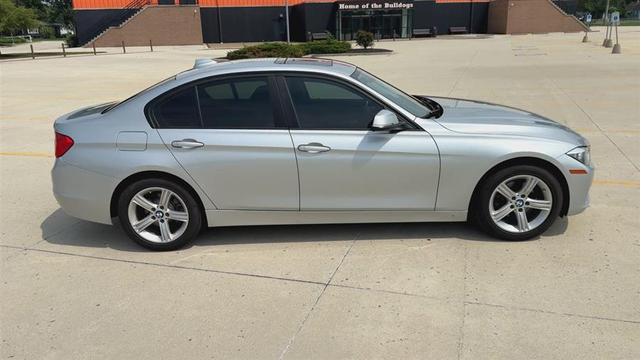 Photo of 2015 Silver BMW 320