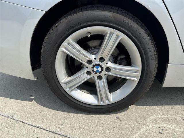 Photo of 2015 Silver BMW 320