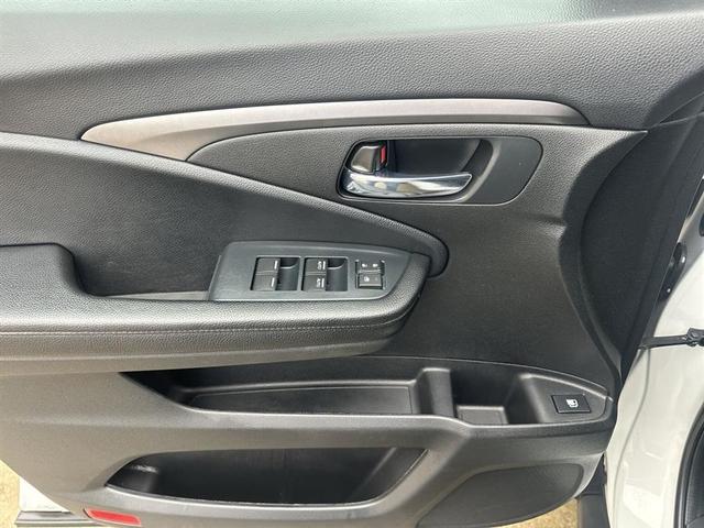 Photo of 2021 White Honda Passport