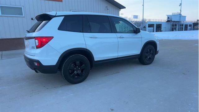 Photo of 2021 White Honda Passport