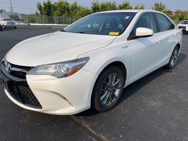 Photo of 2017 Blizzard Pearl Toyota Camry Hybrid