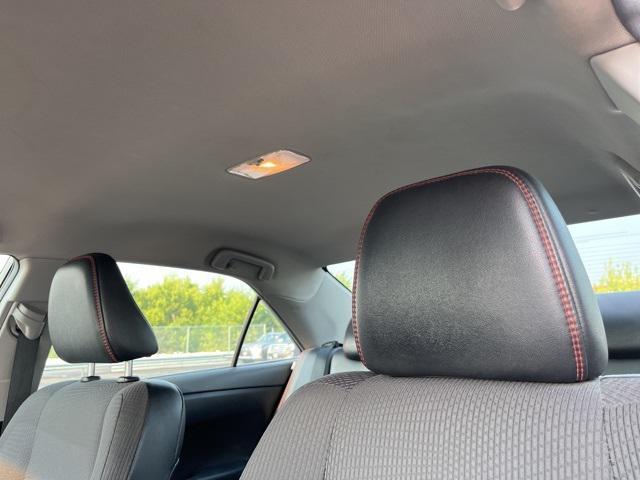 Photo of 2017 Blizzard Pearl Toyota Camry Hybrid