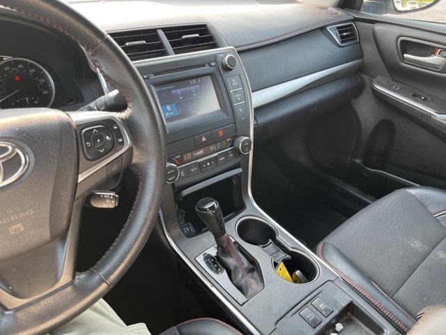 Photo of 2017 Blizzard Pearl Toyota Camry Hybrid