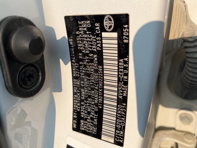 Photo of 2017 Blizzard Pearl Toyota Camry Hybrid