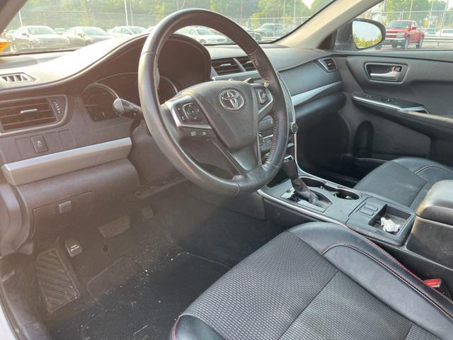 Photo of 2017 Blizzard Pearl Toyota Camry Hybrid