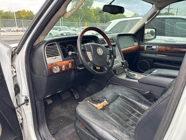 Photo of 2003 Oxford White Clearcoat Lincoln Navigator