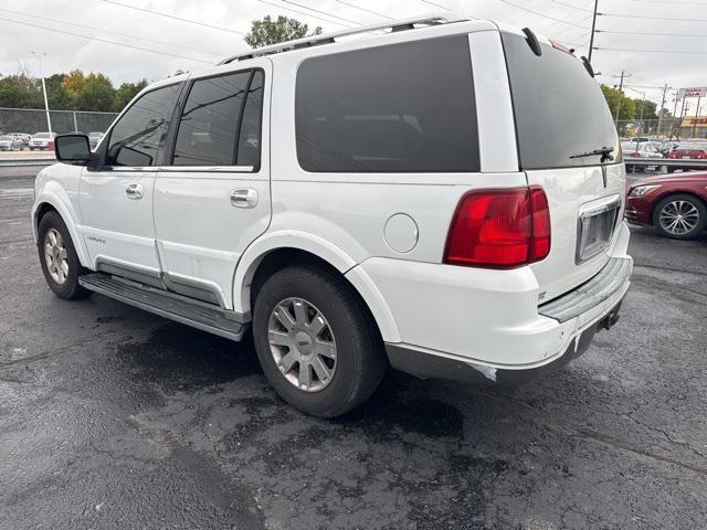Photo of 2003 Oxford White Clearcoat Lincoln Navigator