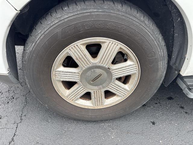 Photo of 2003 Oxford White Clearcoat Lincoln Navigator