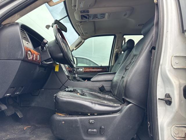 Photo of 2003 Oxford White Clearcoat Lincoln Navigator