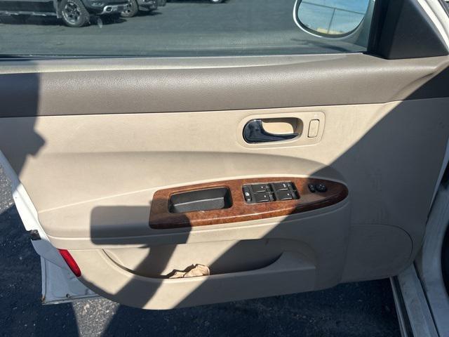 Photo of 2006 White Opal Buick LaCrosse