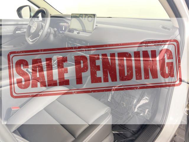 Photo of 2024 Everest White Pearl Nissan Rogue