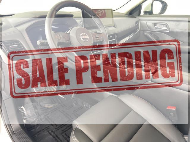 Photo of 2024 Everest White Pearl Nissan Rogue
