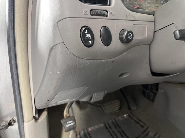 Photo of 2004 Silver Sky Metallic Toyota Sequoia