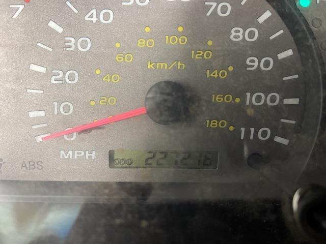 Photo of 2004 Silver Sky Metallic Toyota Sequoia