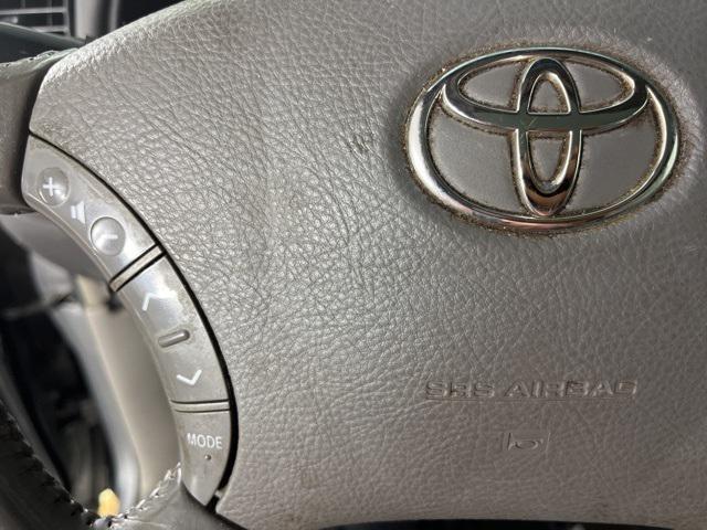 Photo of 2004 Silver Sky Metallic Toyota Sequoia