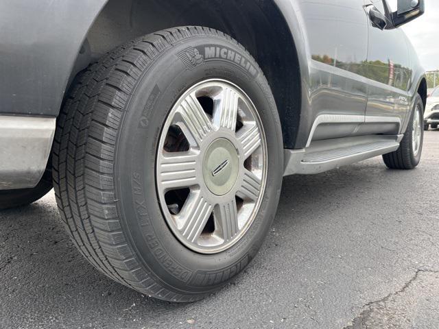 Photo of 2003 Black Clearcoat Lincoln Aviator