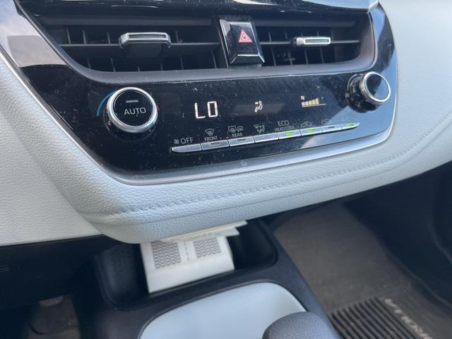Photo of 2022 Classic Silver Metallic Toyota Corolla