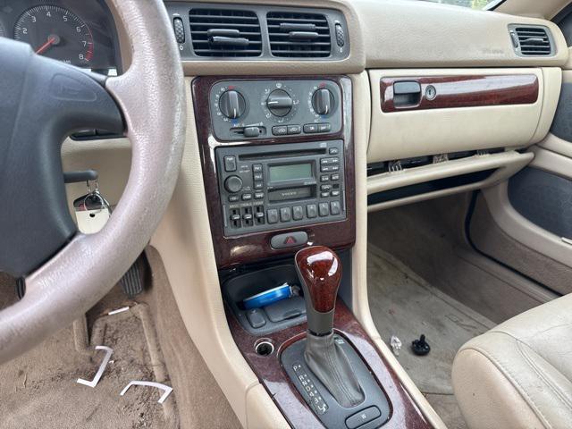 Photo of 2001 Beige Volvo C70