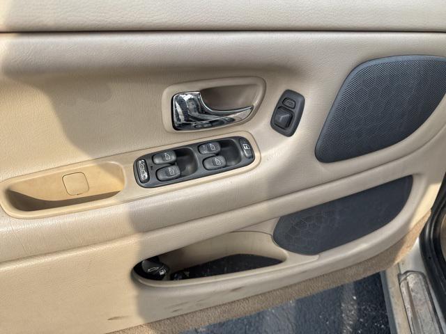 Photo of 2001 Beige Volvo C70