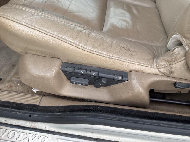 Photo of 2001 Beige Volvo C70