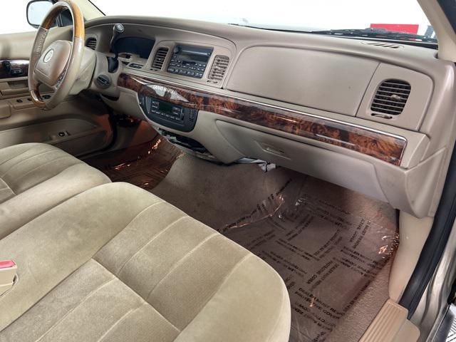 Photo of 2004 Arizona Beige Clearcoat Metallic Mercury Grand Marquis