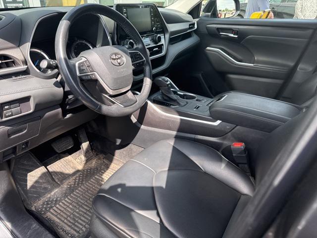 Photo of 2022 Magnetic Gray Metallic Toyota Highlander Hybrid