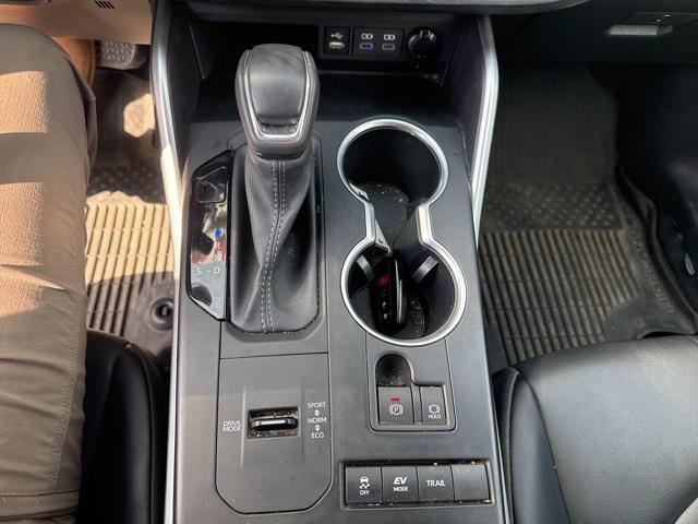 Photo of 2022 Magnetic Gray Metallic Toyota Highlander Hybrid