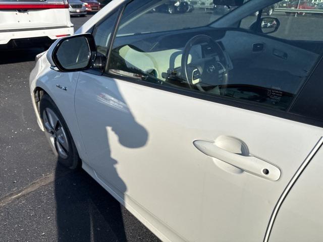 Photo of 2018 Blizzard Pearl Toyota Prius