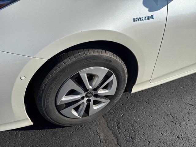 Photo of 2018 Blizzard Pearl Toyota Prius