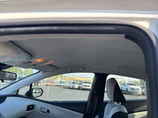 Photo of 2018 Blizzard Pearl Toyota Prius