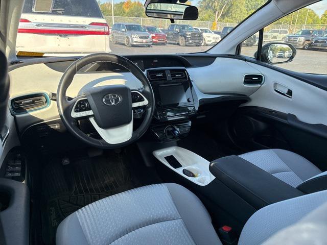 Photo of 2018 Blizzard Pearl Toyota Prius